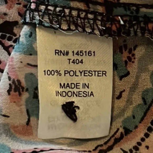 3. C Boho Blouse in Paisley Print, Split Sleeves, Size Large - Picture 14 of 16